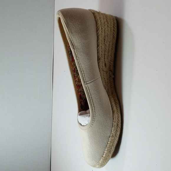 Shoes - Picture 3 of 5